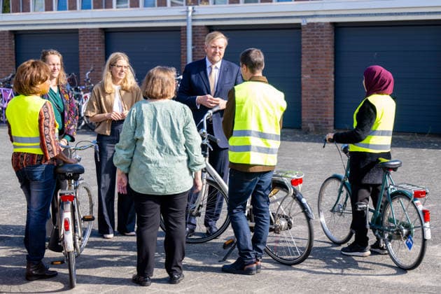 King visits neighborhood activities for and by residents. Den Bosch, The Netherlands. 07 Oct 2026 King Willem-Alexander during a working visit to Copernikkel, a cooperation of various residents initiatives. Copernickel is one of the social initiatives supported by the Oranje Fonds. Den Bosch The Netherlands  Copyright: xMischaxSchoemakerx