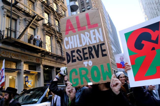NEW YORK, NY - OCTOBER 7: Anti-Israeli and pro-Palestinian protestors converge during a vigil on the third anniversary of Hamas™ Oct. 7 attack in New York City on October 7, 2026. Copyright: xKatiexGodowskix