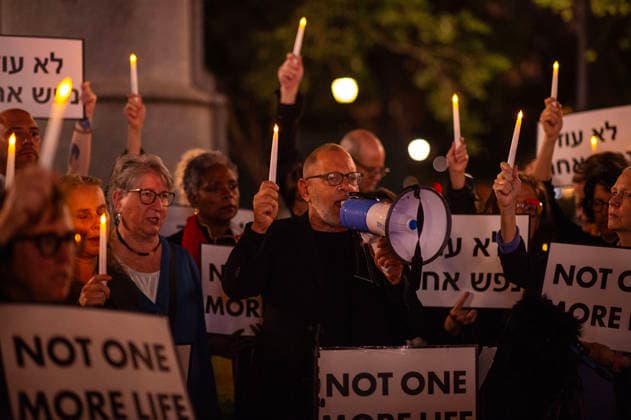 October 7, 2026, New York, New York, USA: The Union Square candlelight vigil organized by the group Israelis for Peace on October 7th 2026 went on in spite of loud protests by pro-Palestinian activists. Several public officials, including New York City mayor ZOHRAN MAMDANI, joined the group in commemorating the Israeli lives lost on Ocotober 7th 2023 despite the protests. New York USA  - ZUMAh214 20261007_znp_h214_005 Copyright: xSDxHerzogx
