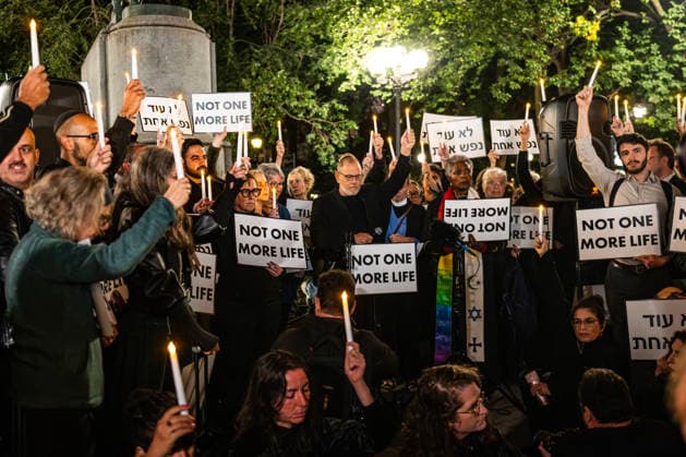 October 7, 2026, New York, New York, USA: The Union Square candlelight vigil organized by the group Israelis for Peace on October 7th 2026 went on in spite of loud protests by pro-Palestinian activists. Several public officials, including New York City mayor ZOHRAN MAMDANI, joined the group in commemorating the Israeli lives lost on Ocotober 7th 2023 despite the protests. New York USA  - ZUMAh214 20261007_znp_h214_009 Copyright: xSDxHerzogx
