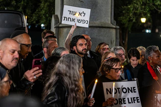 October 7, 2026, New York, New York, USA: The Union Square candlelight vigil organized by the group Israelis for Peace on October 7th 2026 went on in spite of loud protests by pro-Palestinian activists. Several public officials, including New York City mayor ZOHRAN MAMDANI, joined the group in commemorating the Israeli lives lost on Ocotober 7th 2023 despite the protests. New York USA  - ZUMAh214 20261007_znp_h214_015 Copyright: xSDxHerzogx