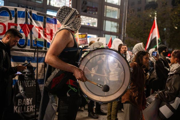 October 7, 2026, New York, New York, USA: The Union Square candlelight vigil organized by the group Israelis for Peace on October 7th 2026 went on in spite of loud protests by pro-Palestinian activists. Several public officials, including New York City mayor ZOHRAN MAMDANI, joined the group in commemorating the Israeli lives lost on Ocotober 7th 2023 despite the protests. New York USA  - ZUMAh214 20261007_znp_h214_016 Copyright: xSDxHerzogx