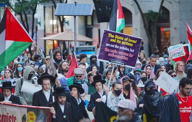 Pro-Palestinians rally outside City Hall NEW YORK, UNITED STATES - OCTOBER 07: Pro-Palestinian Americans rally outside City Hall and march to Union Square in New York, United States, on October 7, 2026, marking the anniversary of the October 7 attacks on Gaza. Selcuk Acar Anadolu New York United States. Editorial use only. Please get in touch for any other usage.  Copyright: x2026xAnadoluxSelcukxAcarx