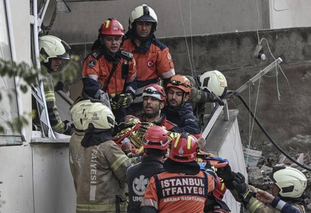 Partial collapse occurs in 7-story building in Istanbul s Maltepe district ISTANBUL, TURKIYE - OCTOBER 08: Rescue teams carry an injured child on a stretcher during ongoing search and rescue operations at a seven-story building that partially collapsed in the Maltepe district of Istanbul, Turkiye, on October 08, 2026. Five people have been rescued alive from the rubble and taken to hospitals, while 10 others have been safely evacuated from the upper floors. Seven people are believed to remain trapped under the debris, with rescue teams establishing contact with four of them. Murat Sengul Anadolu Istanbul Turkey. Editorial use only. Please get in touch for any other usage.  Copyright: x2026xAnadoluxMuratxSengulx