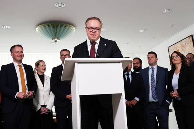Thuringian State Parliament: Statement by Minister-President Mario Voigt (CDU), October 7, 2026, Erfurt, Thuringian State Parliament, Statement by Minister President Mario Voigt (CDU); he has withdrawn the lawsuit and accepts the revocation of his doctoral degree; he is issuing this statement on behalf of the entire parliamentary caucus, which is standing behind him symbolically
