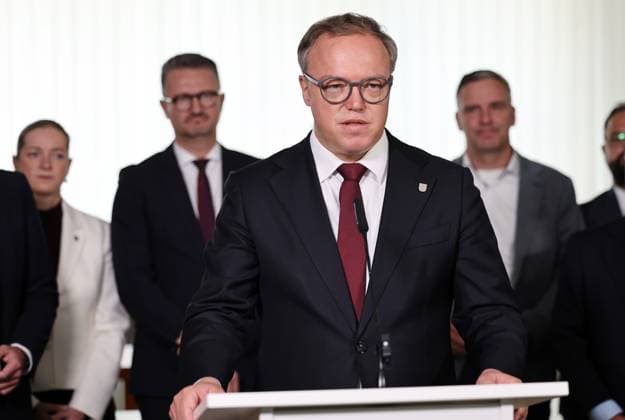 Thuringian State Parliament: Statement by Minister-President Mario Voigt (CDU), October 7, 2026, Erfurt, Thuringian State Parliament, Statement by Minister President Mario Voigt (CDU); he has withdrawn the lawsuit and accepts the revocation of his doctoral degree; he is issuing this statement on behalf of the entire parliamentary caucus, which is standing behind him symbolically