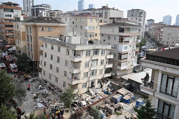 Seven-story residential building partially collapses in Istanbul ISTANBUL, TURKIYE - OCTOBER 08: Search and rescue teams conduct operations at the site of a seven-story building that partially collapsed in the Maltepe district of Istanbul, Turkiye, on October 08, 2026. Emergency personnel and ambulances are deployed to the scene as search and rescue efforts continue. Ahmet Okatali Anadolu Istanbul Turkey. Editorial use only. Please get in touch for any other usage.  Copyright: x2026xAnadoluxAhmetxOkatalix