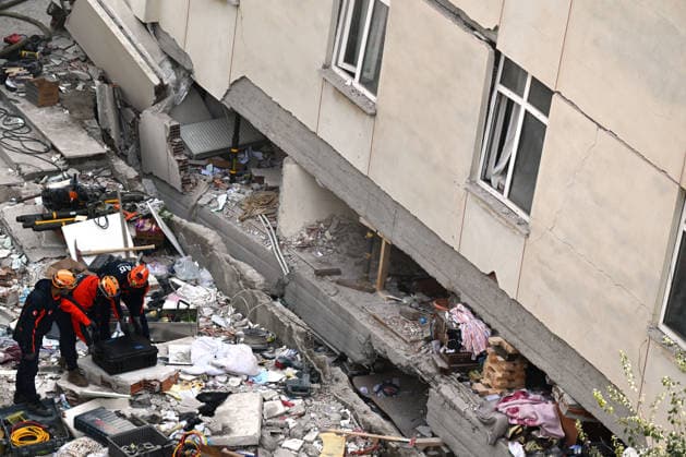 Partial collapse occurs in 7-story building in Istanbul s Maltepe district ISTANBUL, TURKIYE - OCTOBER 8: Search and rescue personnel, including firefighters, AFAD, UMKE, and police teams, operate at the site of a partial building collapse in the Cevizli neighborhood of Maltepe district, Istanbul, Turkiye on October 8, 2026. Trapped residents on the unaffected upper floors were evacuated while emergency teams initiated search and rescue efforts beneath the collapsed lower levels. Ten people were rescued alive from the rubble, while officials confirmed two fatalities as of late morning. Ahmet Okatali Anadolu Istanbul Turkey. Editorial use only. Please get in touch for any other usage. Copyright: x2026xAnadoluxAhmetxOkatalix