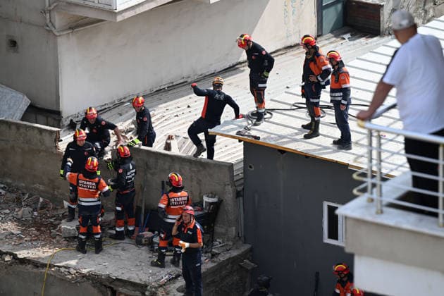 Partial collapse occurs in 7-story building in Istanbul s Maltepe district ISTANBUL, TURKIYE - OCTOBER 8: Search and rescue personnel, including firefighters, AFAD, UMKE, and police teams, operate at the site of a partial building collapse in the Cevizli neighborhood of Maltepe district, Istanbul, Turkiye on October 8, 2026. Trapped residents on the unaffected upper floors were evacuated while emergency teams initiated search and rescue efforts beneath the collapsed lower levels. Ten people were rescued alive from the rubble, while officials confirmed two fatalities as of late morning. Ahmet Okatali Anadolu Istanbul Turkey. Editorial use only. Please get in touch for any other usage. Copyright: x2026xAnadoluxAhmetxOkatalix