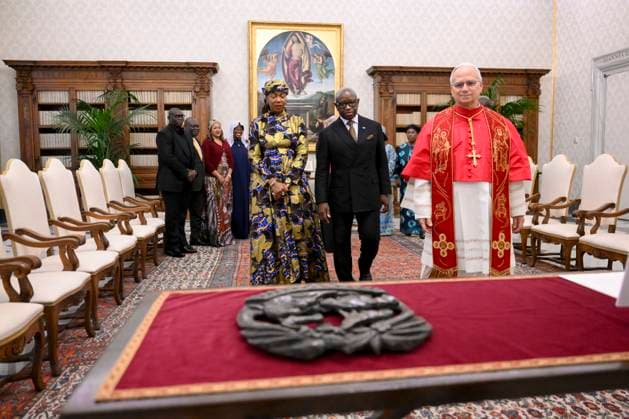 ITALY - POPE - VATICAN-2026 10 8 Italy, Rome, Vatican, 2026 10 8 Pope Leo XIV receives Mr. Julius Maada Bio, President of the Republic of Sierra Leone, in a private audience in Vatican . EDITORIAL USE ONLY - NO BOOKS Copyright: xVATICANxMEDIA xCatholicxPressxPhotox