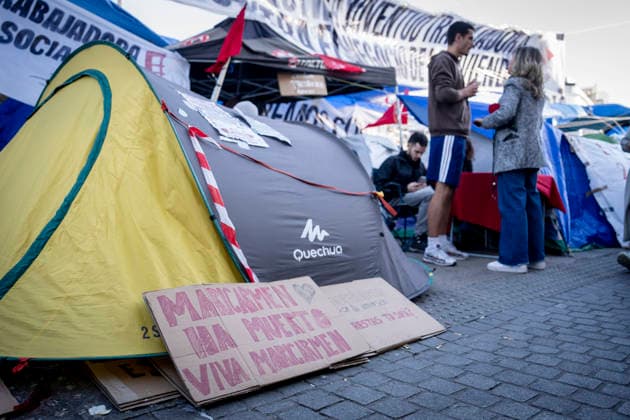 Protesters at Sol Square Stand by Their Demands for Housing Housing Protest at Puerta del Sol, October 8, 2026, in Madrid, Spain. The encampment at Sol has spilled over into the square, and the protesters are maintaining their demands against evictions and exorbitant rents. The Official State Gazette (BOE) published yesterday, October 7, the new version of the housing and rent decrees that the Council of Ministers approved the previous day OCTOBER 8, 2026 A Pé Madrid, Madrid, Spain  Copyright: xA.xPÃ rezxMecax 7828147