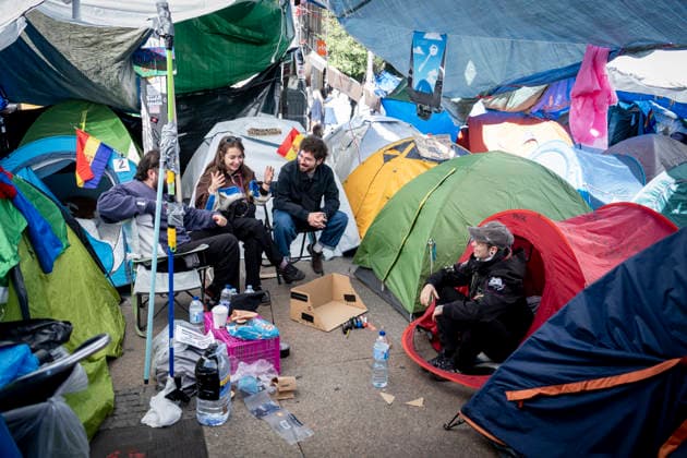 Protesters at Sol Square Stand by Their Demands for Housing Housing Protest at Puerta del Sol, October 8, 2026, in Madrid, Spain. The encampment at Sol has spilled over into the square, and the protesters are maintaining their demands against evictions and exorbitant rents. The Official State Gazette (BOE) published yesterday, October 7, the new version of the housing and rent decrees that the Council of Ministers approved the previous day OCTOBER 8, 2026 A Pé Madrid, Madrid, Spain  Copyright: xA.xPÃ rezxMecax 7828149