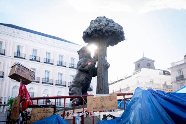 Protesters at Sol Square Stand by Their Demands for Housing Housing Protest at Puerta del Sol, October 8, 2026, in Madrid, Spain. The encampment at Sol has spilled over into the square, and the protesters are maintaining their demands against evictions and exorbitant rents. The Official State Gazette (BOE) published yesterday, October 7, the new version of the housing and rent decrees that the Council of Ministers approved the previous day OCTOBER 8, 2026 A Pé Madrid, Madrid, Spain  Copyright: xA.xPÃ rezxMecax 7828146