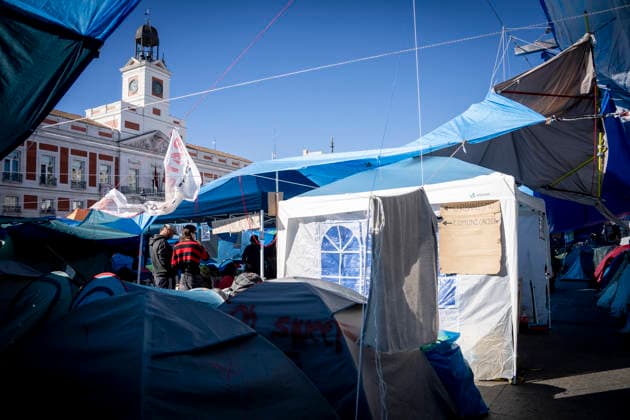 Protesters at Sol Square Stand by Their Demands for Housing Housing Protest at Puerta del Sol, October 8, 2026, in Madrid, Spain. The encampment at Sol has spilled over into the square, and the protesters are maintaining their demands against evictions and exorbitant rents. The Official State Gazette (BOE) published yesterday, October 7, the new version of the housing and rent decrees that the Council of Ministers approved the previous day OCTOBER 8, 2026 A Pé Madrid, Madrid, Spain  Copyright: xA.xPÃ rezxMecax 7828158