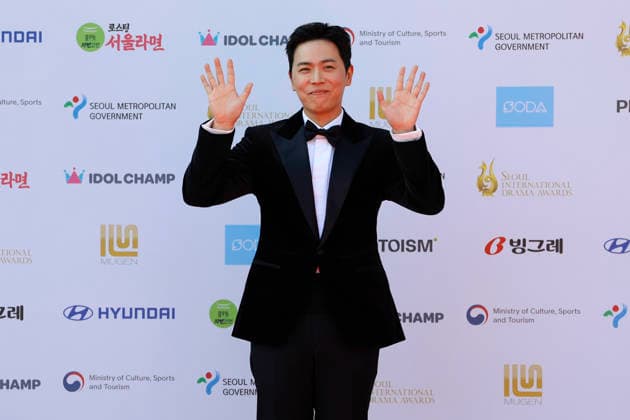 red carpet at Seoul Drama Awards in South Korea South Korean actor Lee Dong-ha poses for photos on the red carpet during the 21st Seoul International Drama Awards in Seoul, South Korea, on October 08, 2026. Seoul South Korea  Copyright: xMatrixxImages JungxUi-Chelx