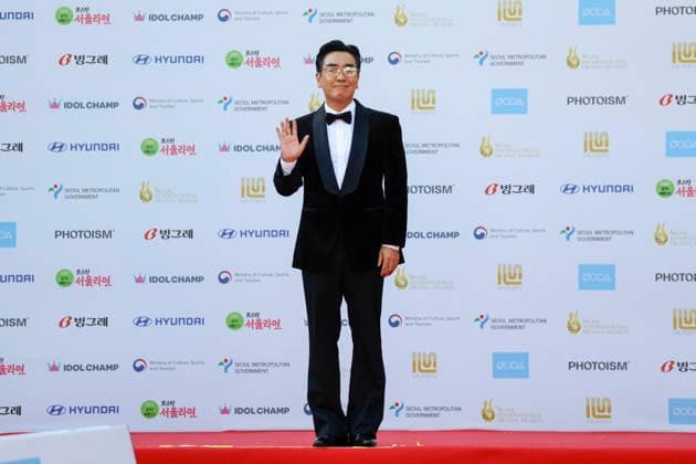 red carpet at Seoul Drama Awards in South Korea South Korean actor Ryu Seung-ryong poses for photos on the red carpet during the 21st Seoul International Drama Awards in Seoul, South Korea, on October 08, 2026. Seoul South Korea  Copyright: xMatrixxImages JungxUi-Chelx