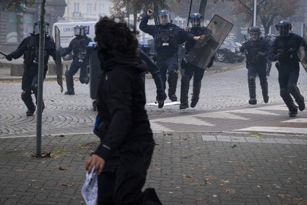 Clashes erupt during student protest in Strasbourg STRASBOURG, FRANCE - OCTOBER 8: Hundreds of students organized a spontaneous protest, often referred to as a wildcat demonstration, that moved through different areas of Strasbourg, France, on October 8, 2026. The demonstration was marked by clashes between protesters and police as students marched through the city during a day of national protest over education conditions and the 2027 education budget. Sathiri Kelpa Anadolu Strasbourg France. Editorial use only. Please get in touch for any other usage.  Copyright: x2026xAnadoluxSathirixKelpax