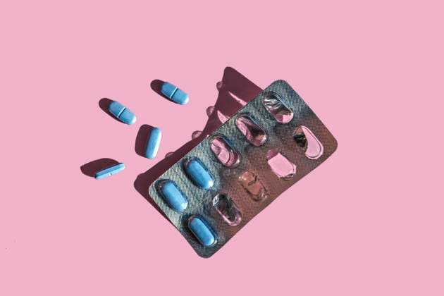 Experts warn of the risks associated with dietary supplements; stock images