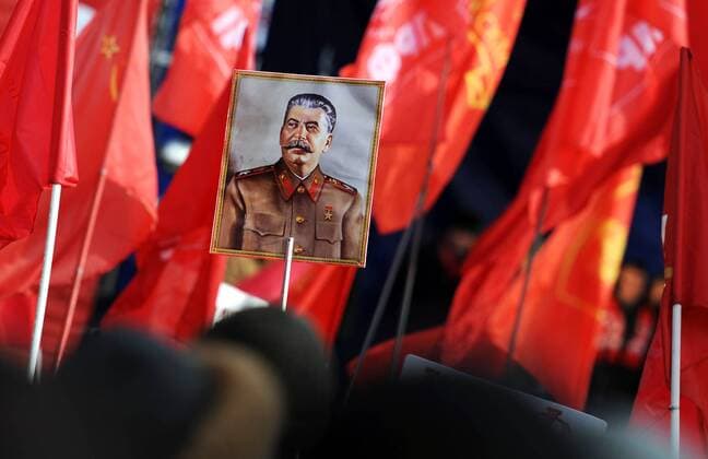 Joseph Stalin appoints himself Commander-in-Chief of the Red Army; 85th anniversary on 7 August