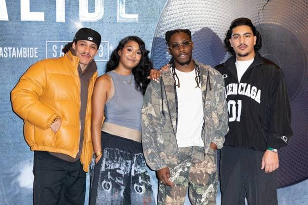 Valid season premiere in Paris