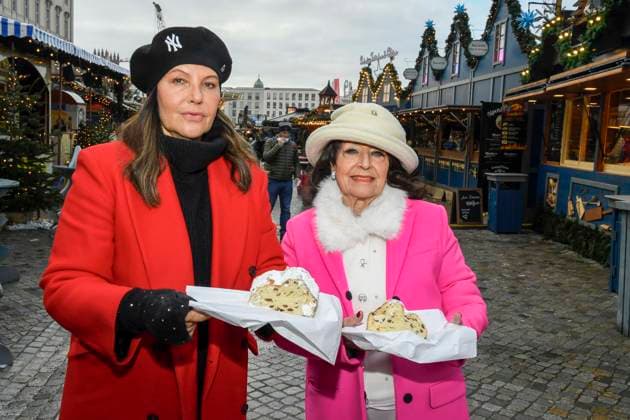 Berlin, Natascha Ochsenknecht with her mother Baerbel Wierichs at the charity Christmas stollen sale