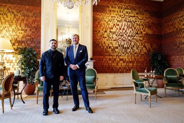 King Willem-Alexander of the Netherlands receives Volodymyr Selensky in The Hague