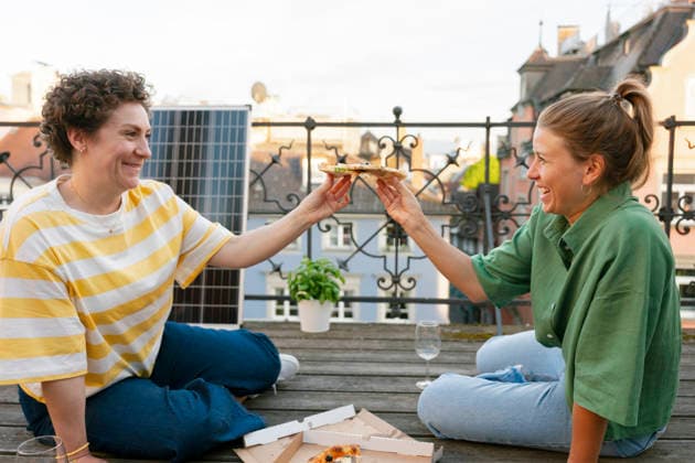 IMAGO Creative, Summer in the city, balcony party