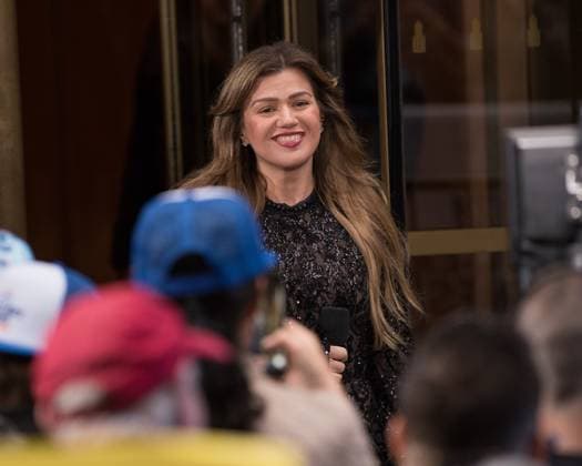 Kelly Clarkson ends her talk show after seven years, archive footage