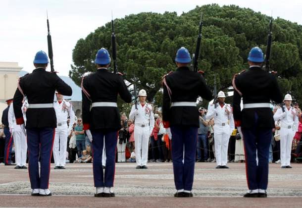 Monaco, Prince's Guard switches from winter to summer uniforms