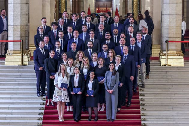 Hungary, Newly elected MPs receive certificates of mandate in Budapest