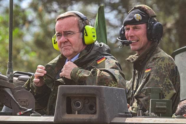 Lower Saxony, Boris Pistorius visits military training area in Munster