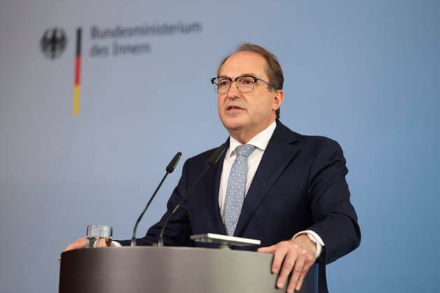 Berlin, Alexander Dobrindt press conference