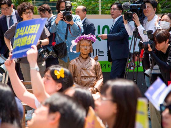 South Korea, rally at comfort women memorial after barricades lifted in Seoul