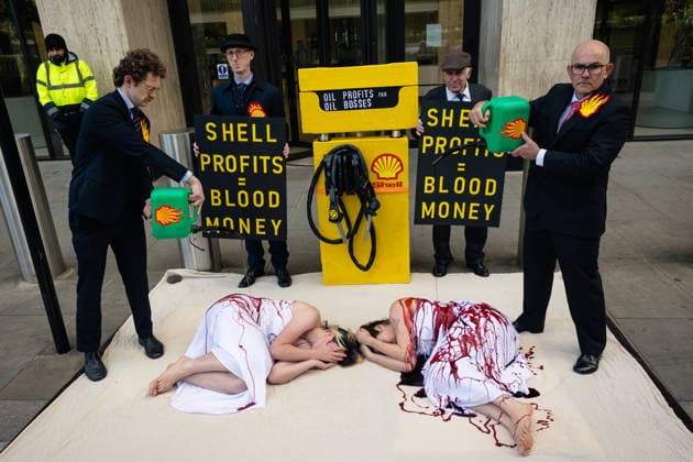 United Kingdom, protest by climate activists against Shell in London