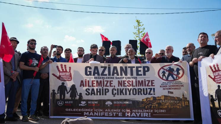 Turkey, protest against performance by girl group Manifest in Gaziantep