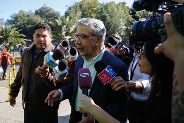 Chile, Joaquin Lavin visits son in custody in Santiago de Chile