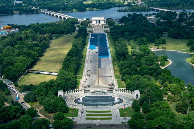 USA, Work on the Reflecting Pool at the Lincoln Memorial in Washington