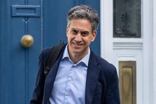Great Britain, Ed Miliband in front of his residence in London