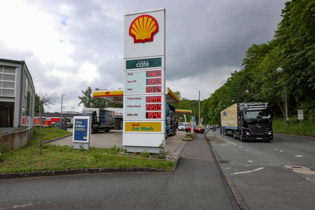 NRW, price board at petrol station in Siegen