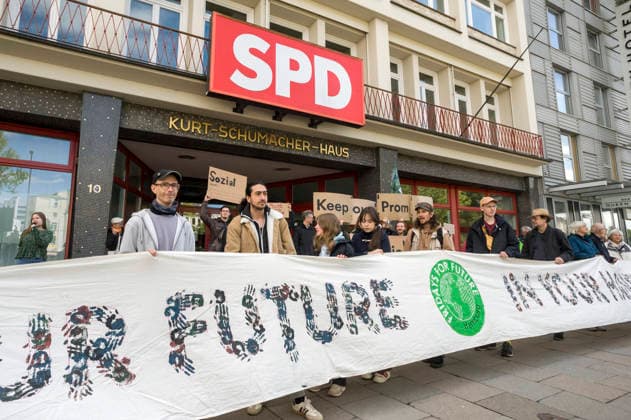 Hamburg, Fridays for Future protest against the Building Modernisation Act