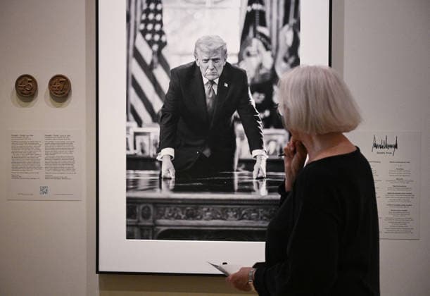 USA, Washington, National Portrait Gallery restores Trump portrait text