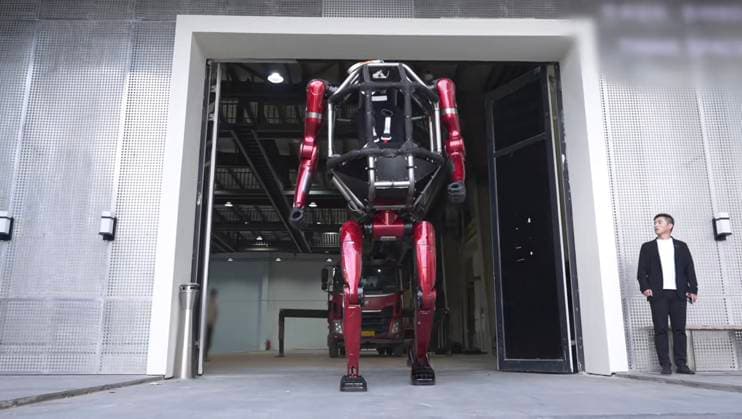 China, Unitree presents GD01 robot that can switch between two-legged and four-legged mode