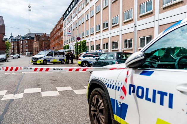 Denmark, police shoot knife attacker near forum in Copenhagen