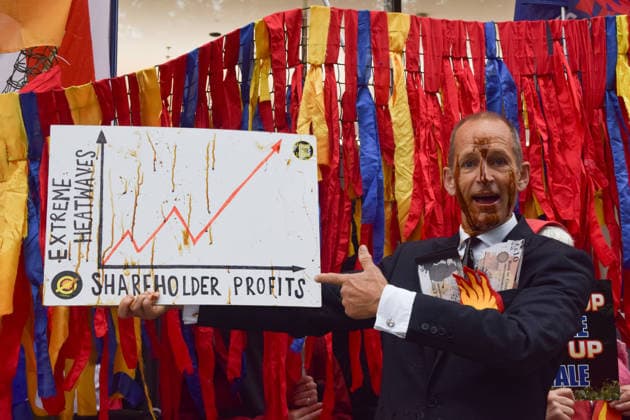 Great Britain, protest by environmental activists in front of Shell's headquarters in London