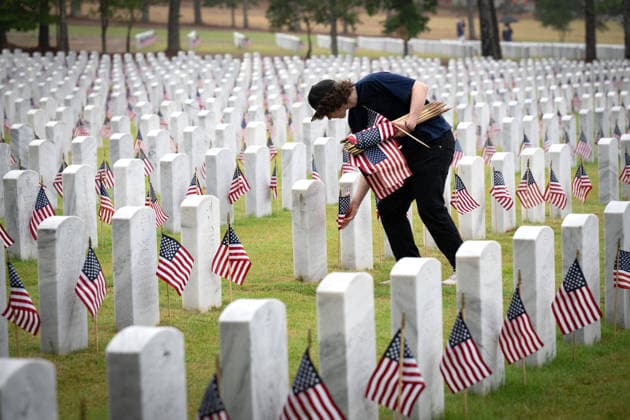 USA, Memorial Day at the Georgia National Cemetery in Canton