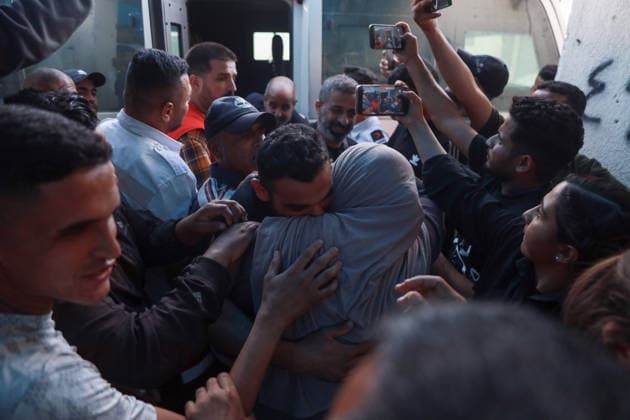 Middle East conflict, Gaza, Released prisoners for examination in Deir al-Balah