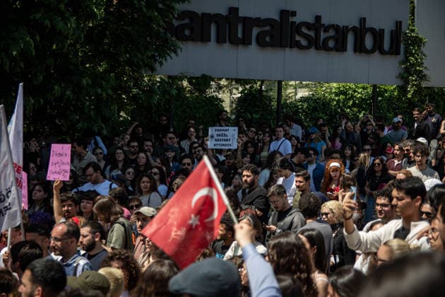 Turkey, students protest in front of Bilgi University in Istanbul