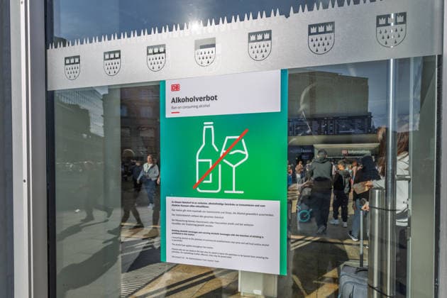 Deutsche Bahn plans to ban alcohol at all stations, archive images