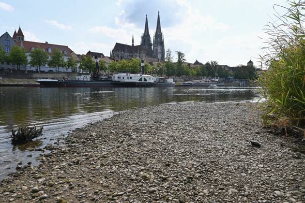 Bavaria, low water levels on the Danube in Regensburg