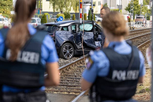 Hesse: Underground train collides with car in Oberursel